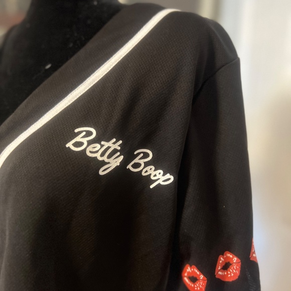 Never worn Betty Boop Crop top - Picture 3 of 5